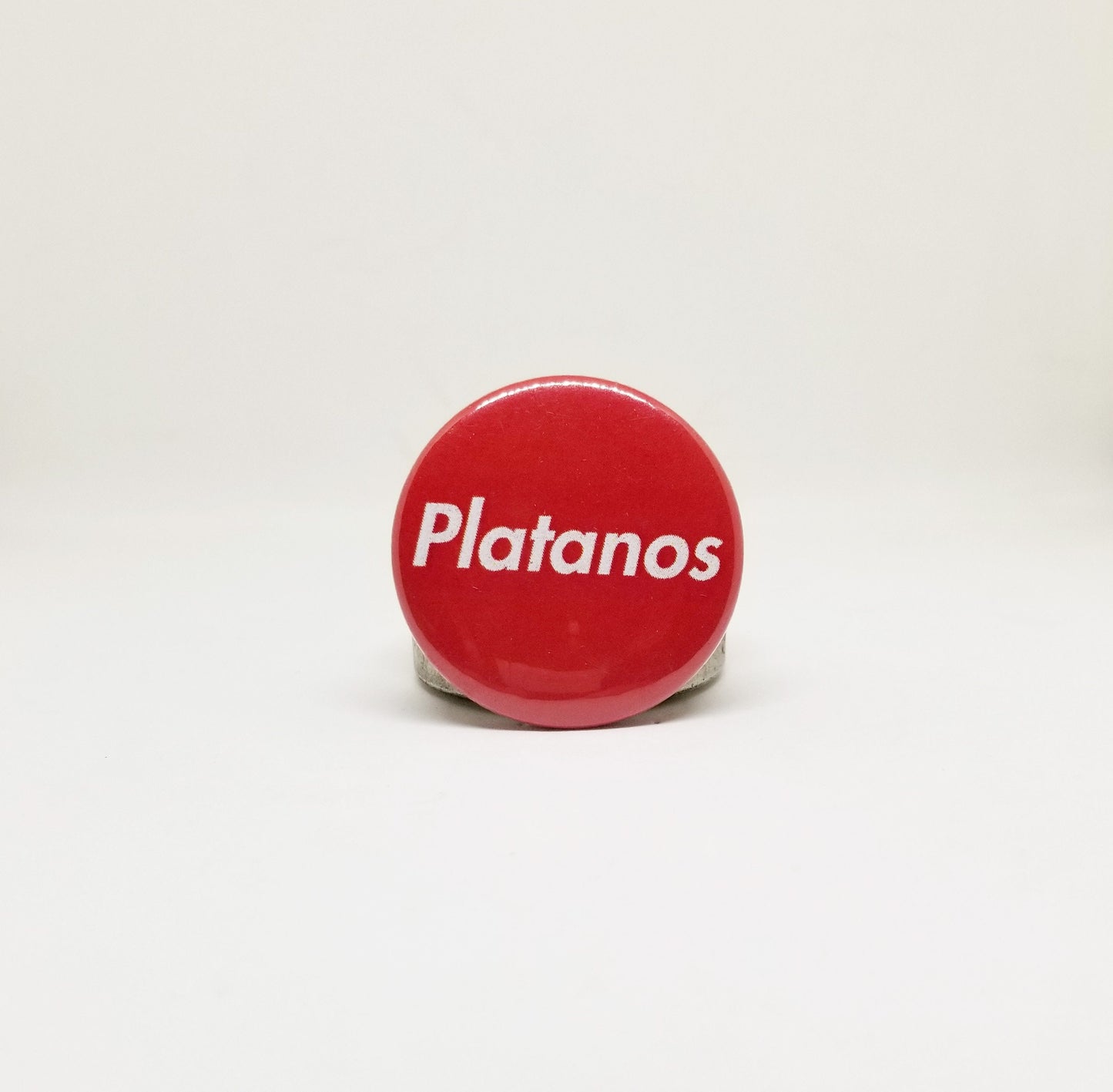 Platanos button pin
