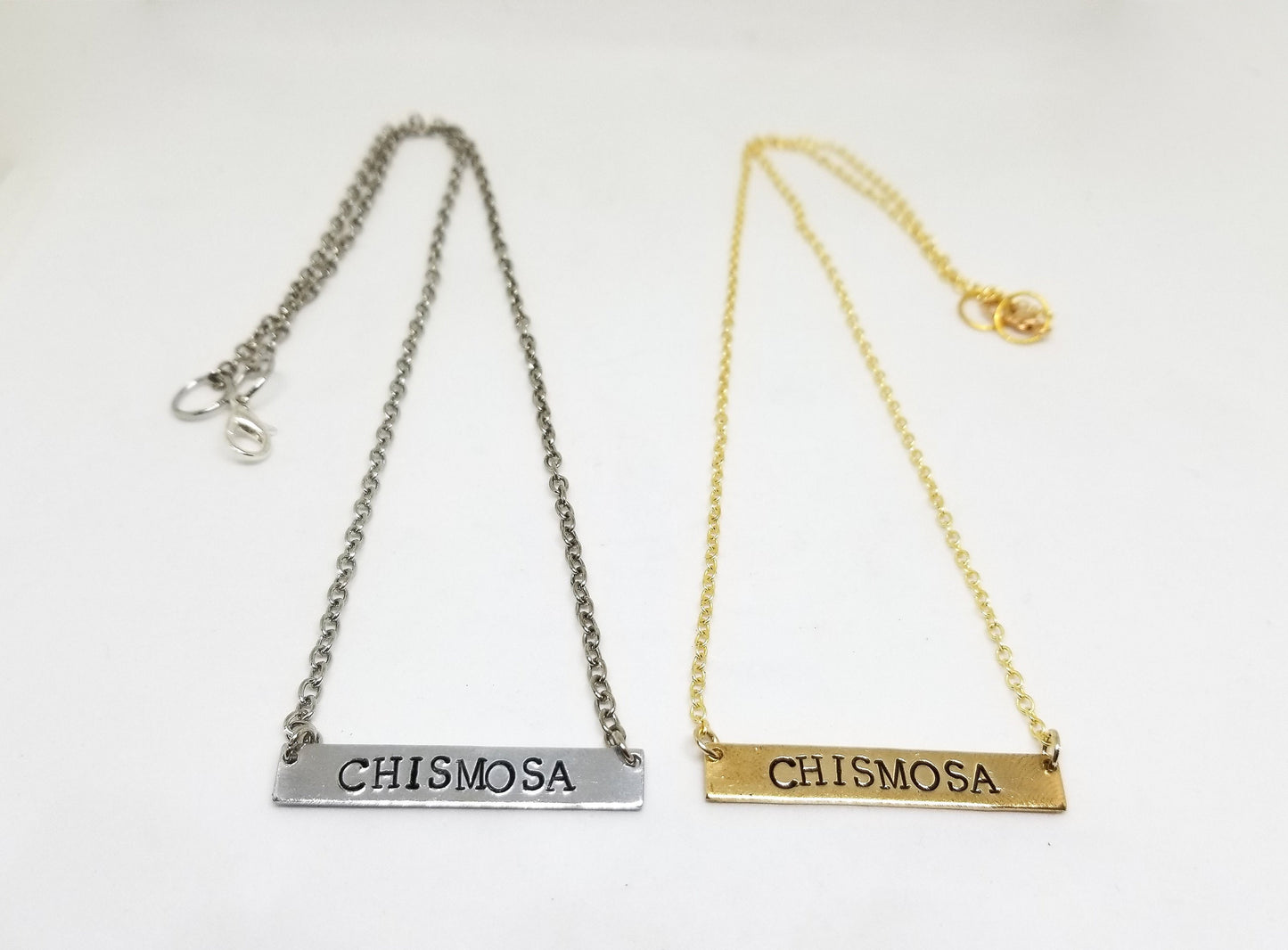 chismosa bar necklace