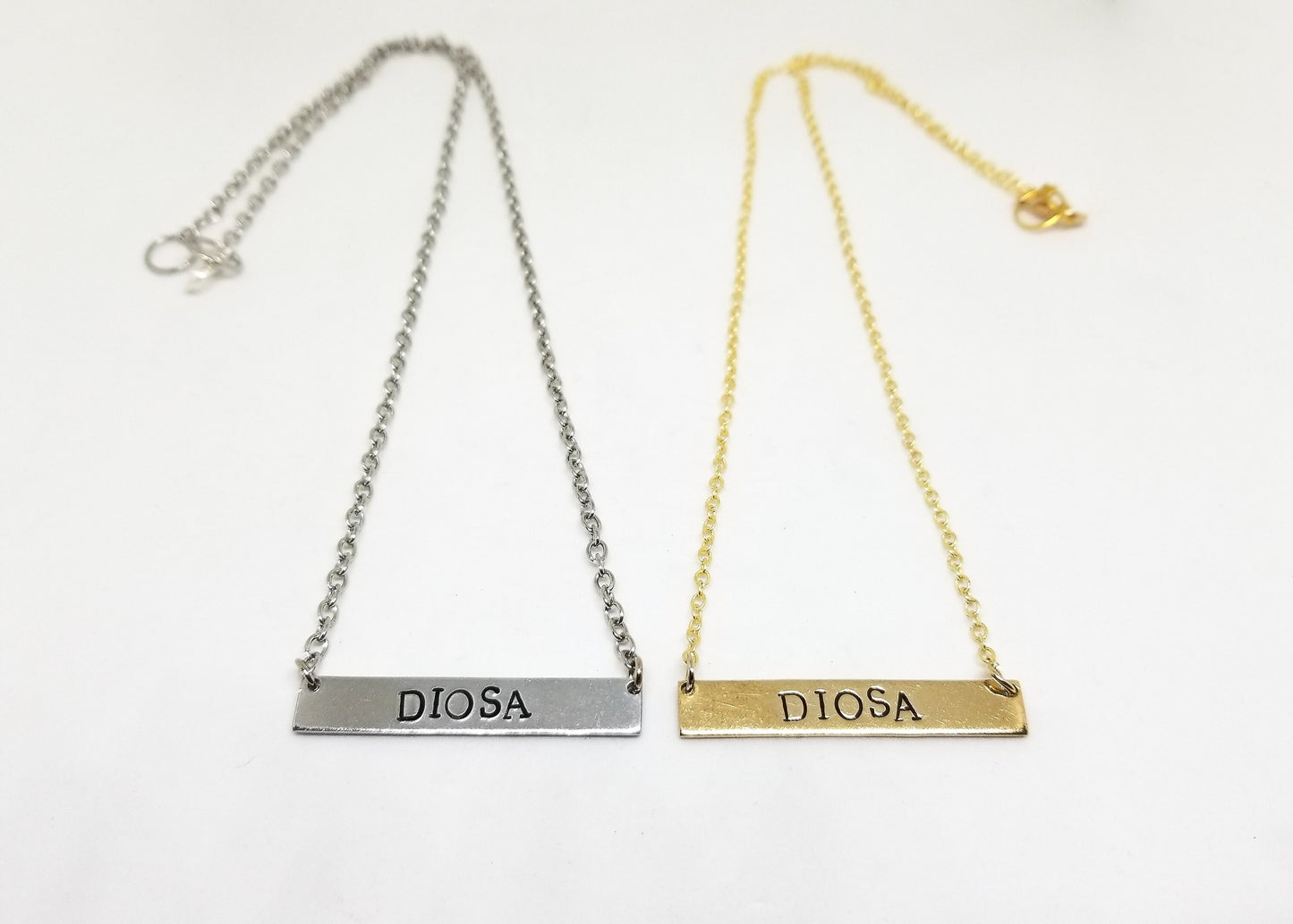 diosa bar necklace