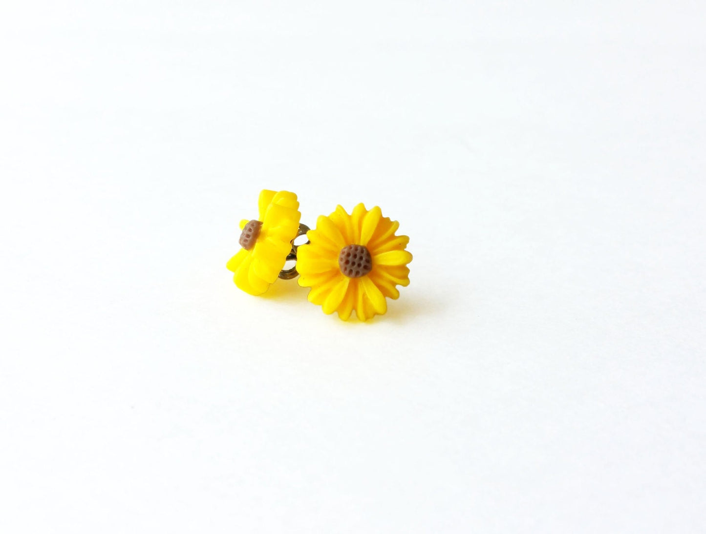 Mini sunflower earrings